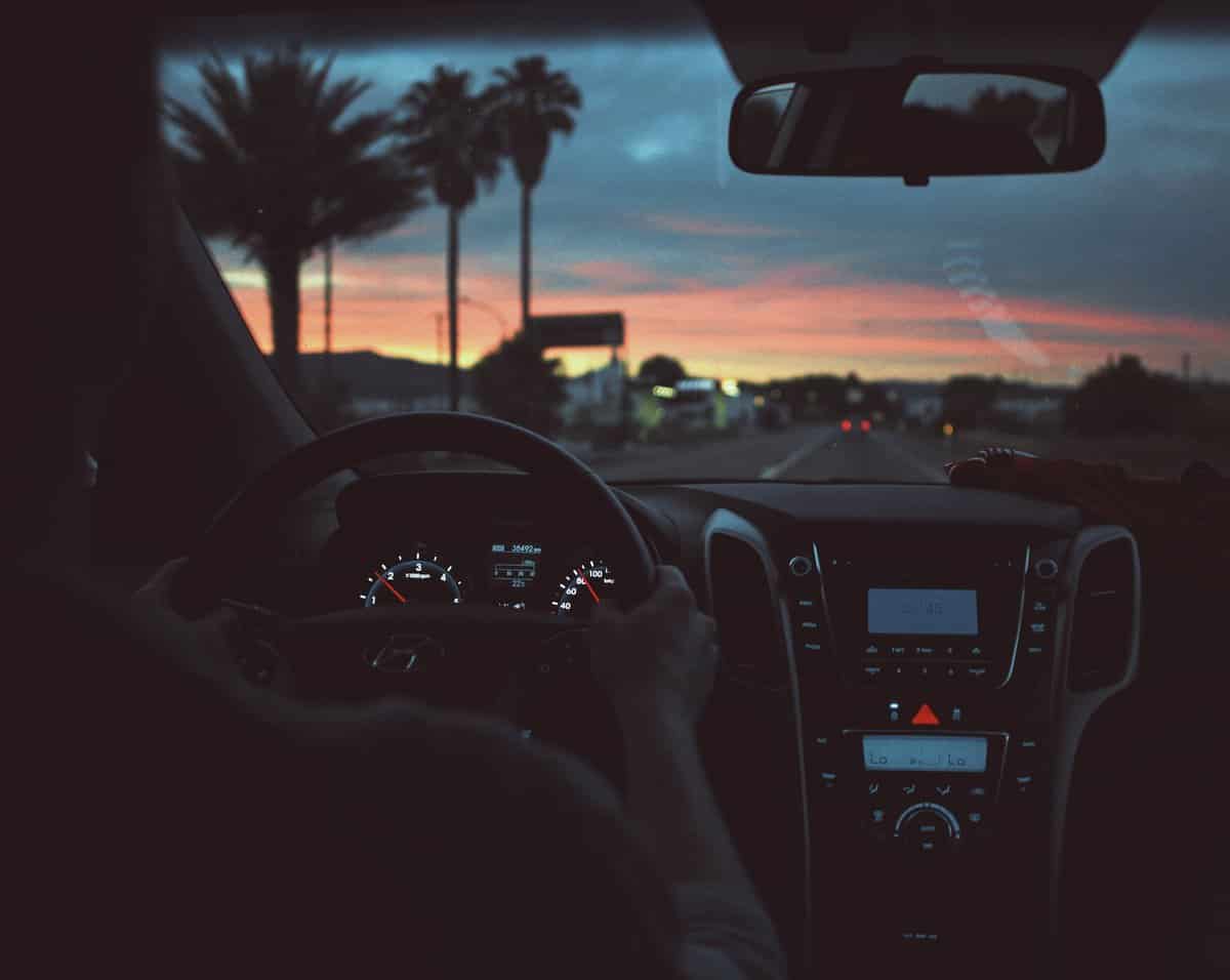 how frequently should you take breaks when driving long distances? - Photo by M. R. on Unsplash